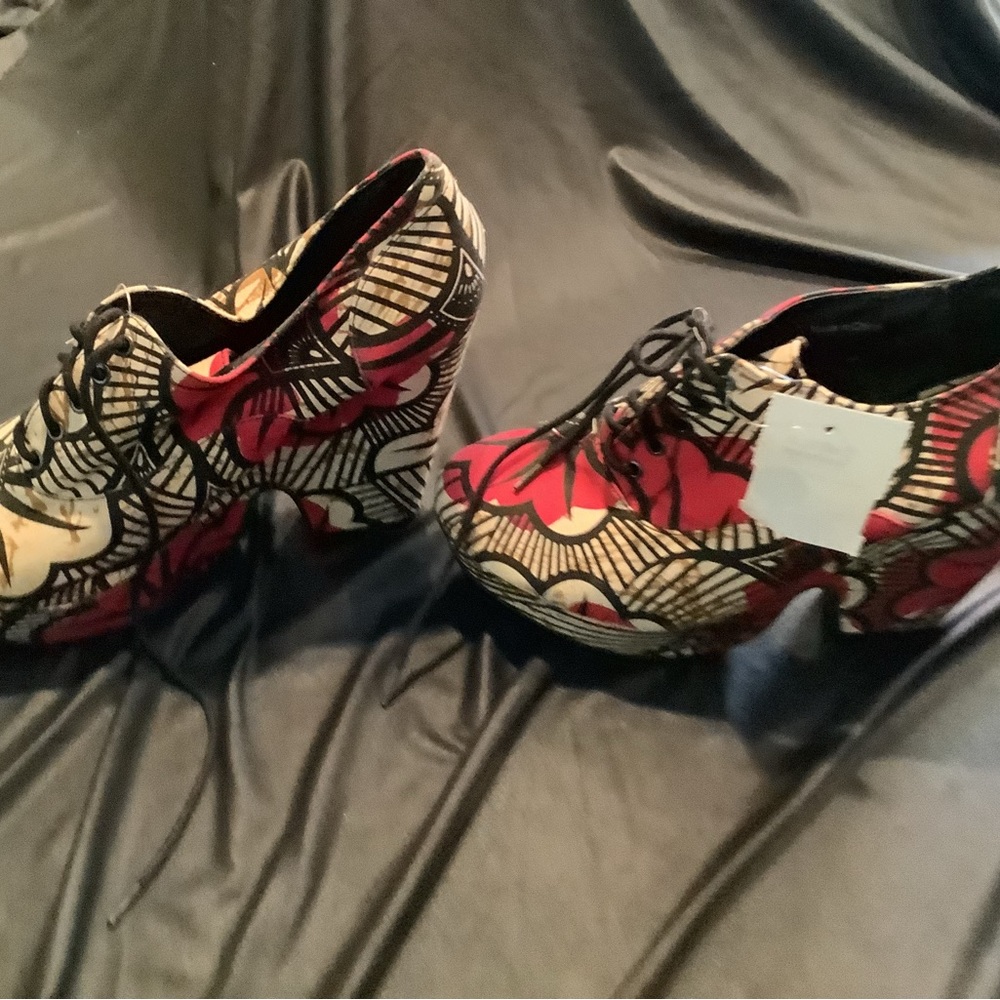 Ecote Wedge Lace Floral Platform Shoes - Size 10 - New